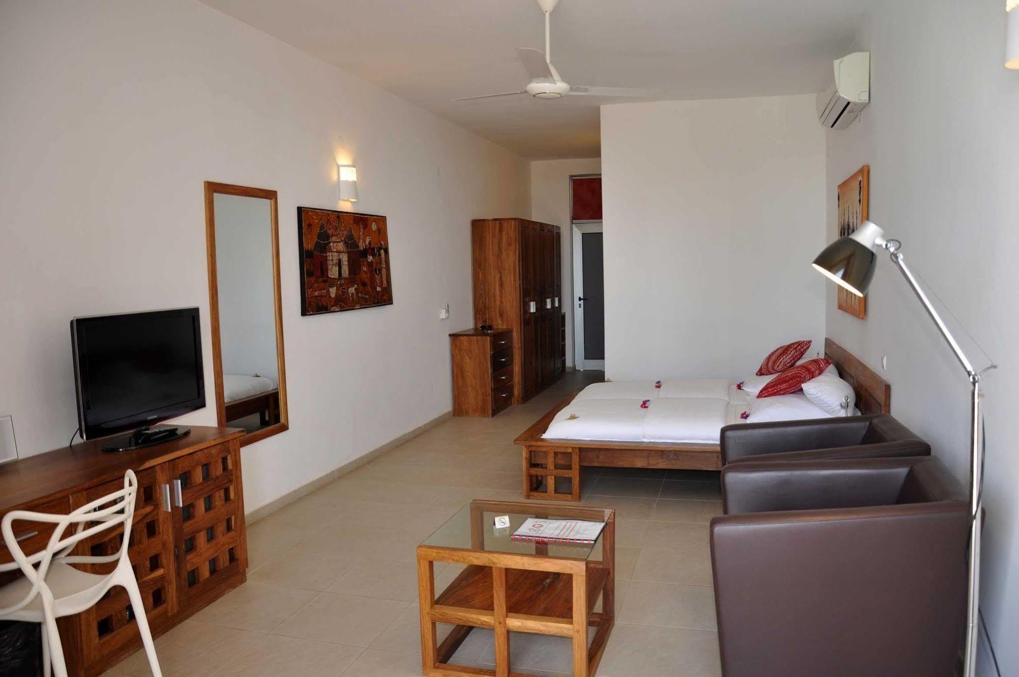 Leo'S Beach Hotel - Adults Only Brufut Dış mekan fotoğraf